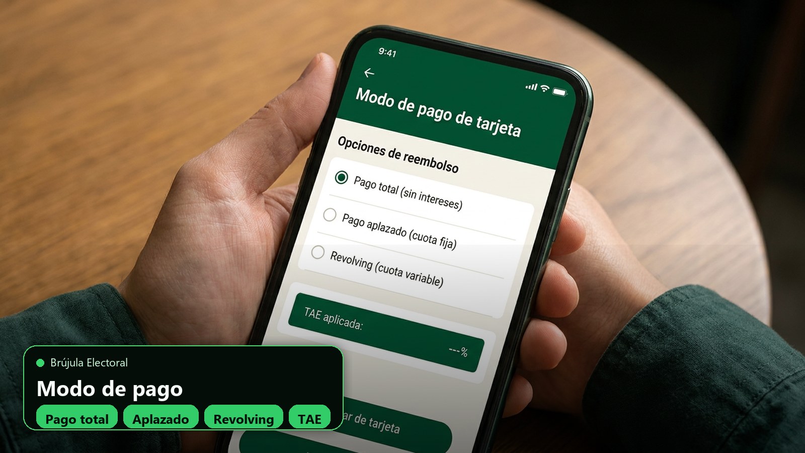Pantalla de tarjeta de crédito comparando pago total aplazado y revolving